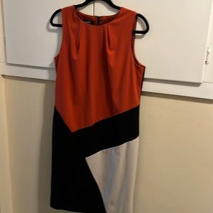 Shift dress - pretty color combo - tan, burnt orange and black. Fitted & lined
